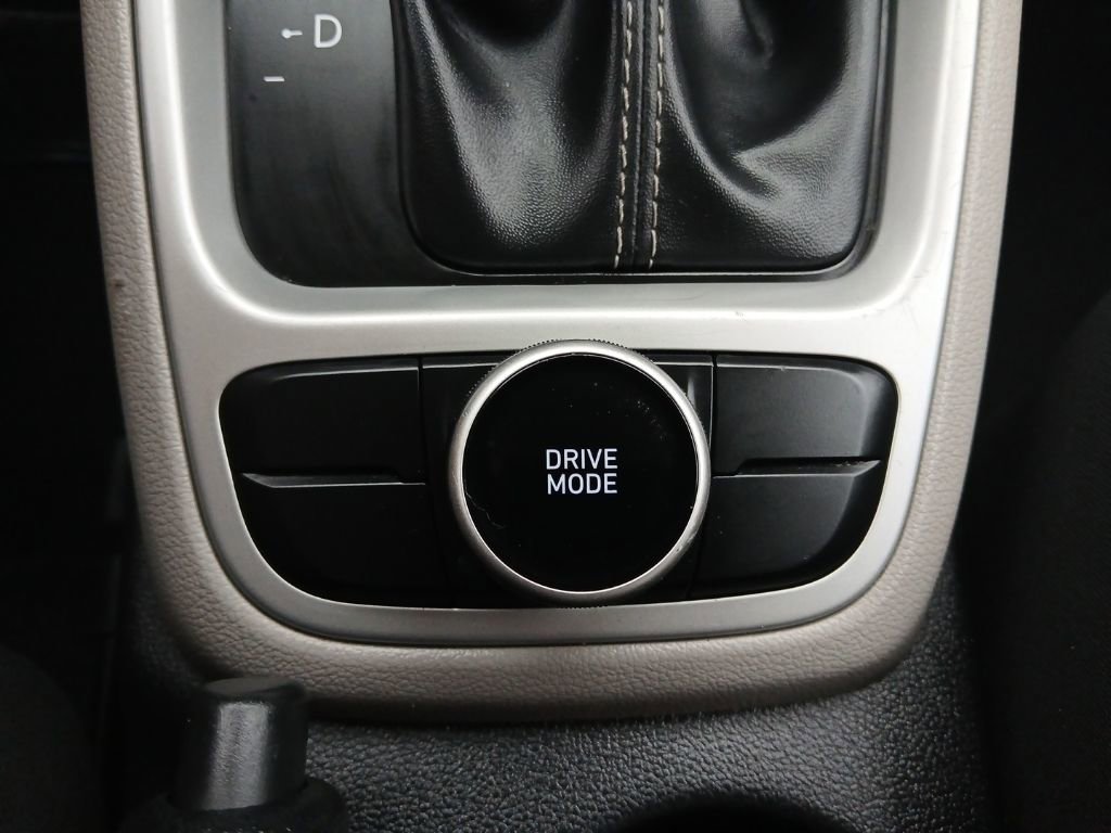 Used 2023 Hyundai Venue SEL image 21