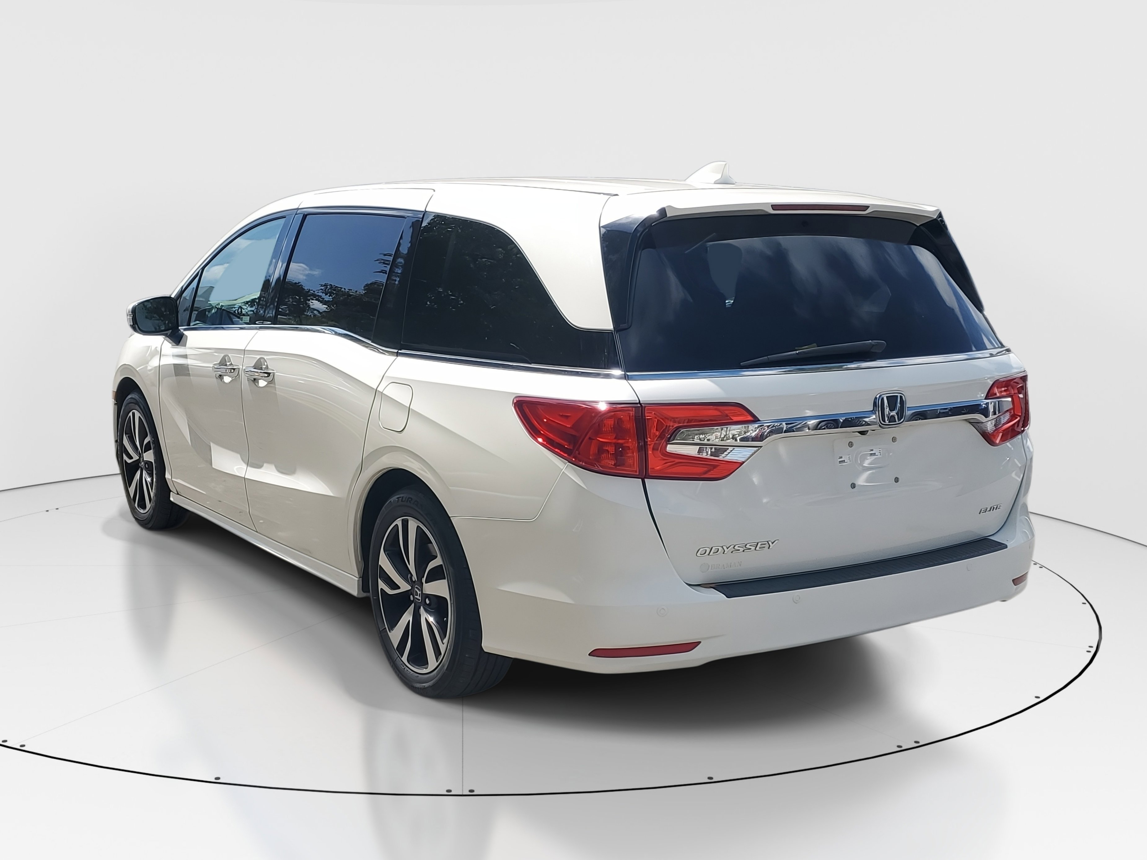 Used 2019 Honda Odyssey Elite image 5