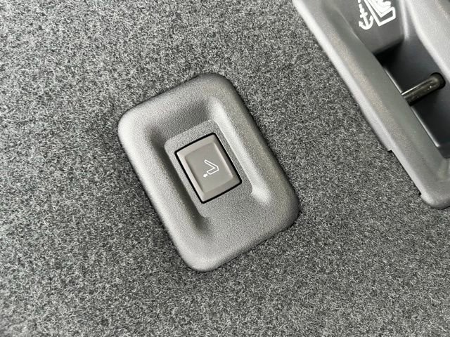 Used 2024 Chevrolet Traverse RS image 20