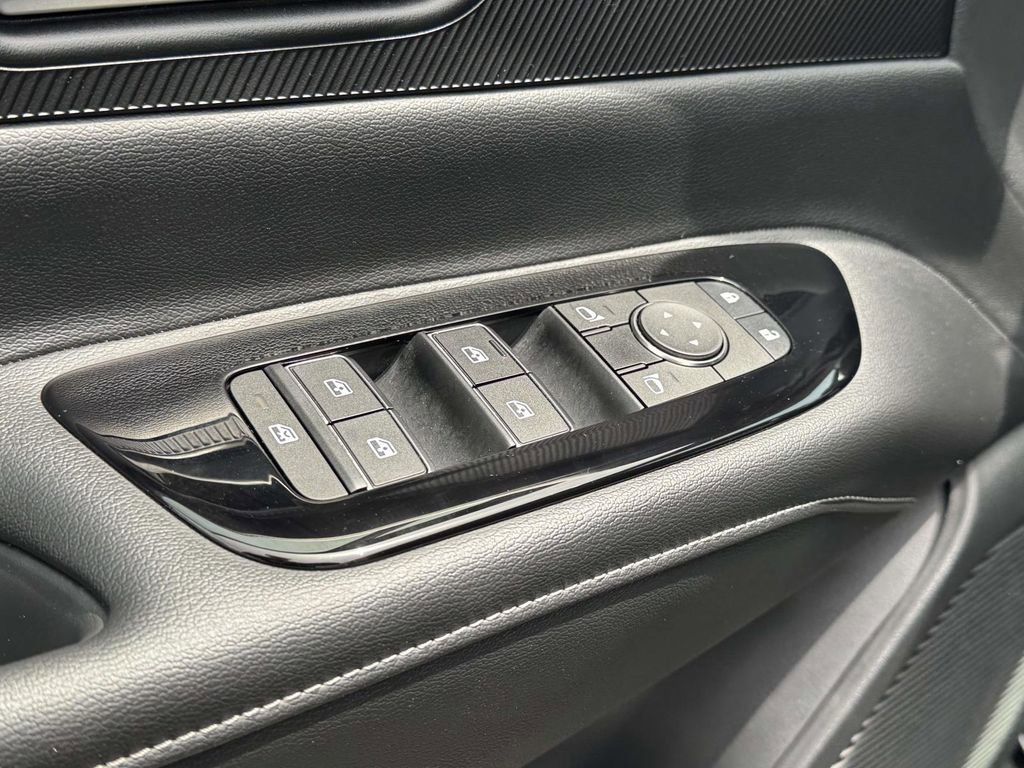 Certified 2025 Nissan Murano SV AWD/4WD image 16