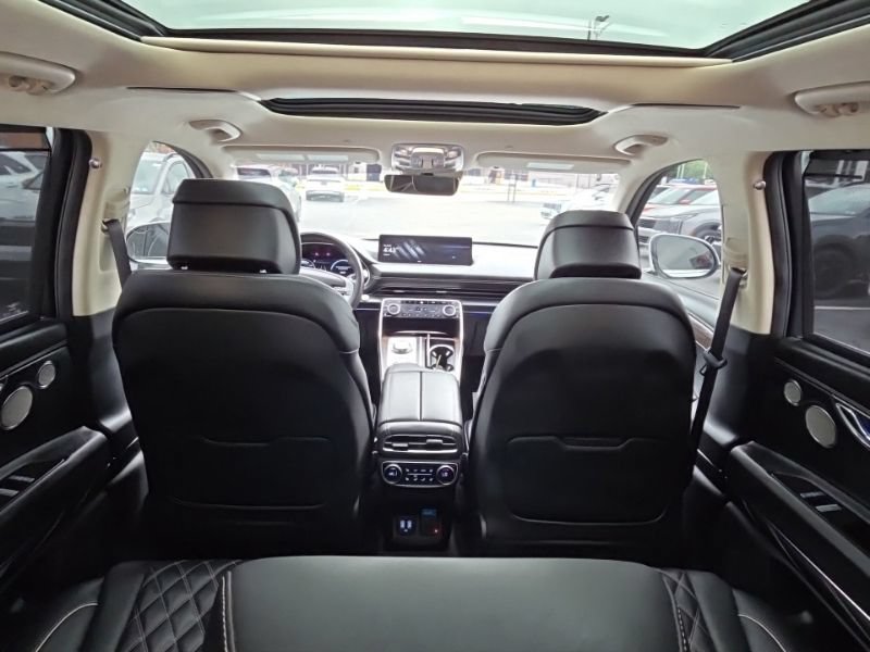 Used 2024 Genesis GV80 3.5T w/ Prestige Package AWD/4WD image 11