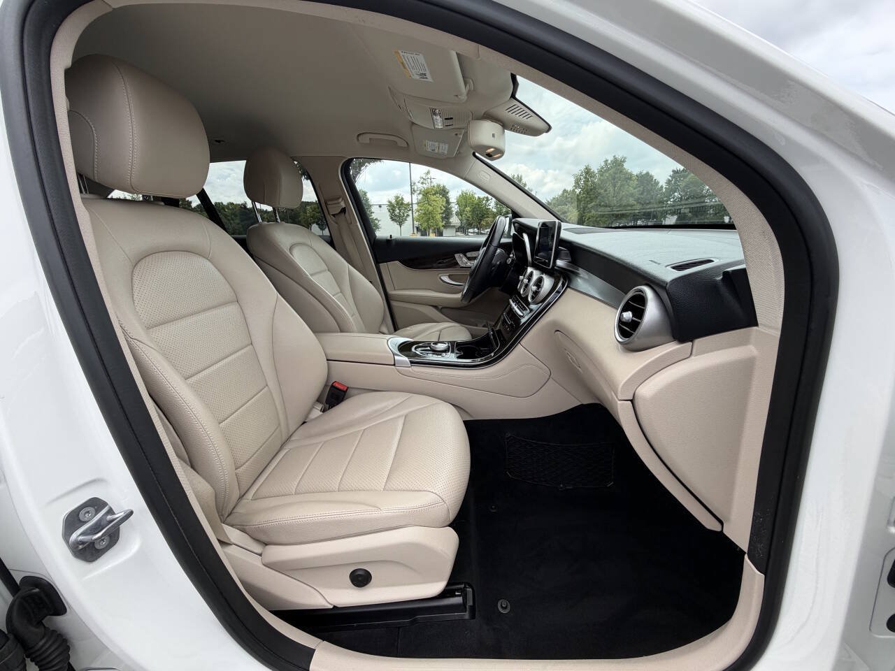 Used 2019 Mercedes-Benz GLC 300 image 19