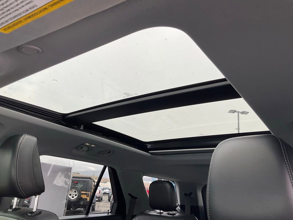 Certified 2022 Ford Explorer XLT w/ Equipment Group 202A image 3