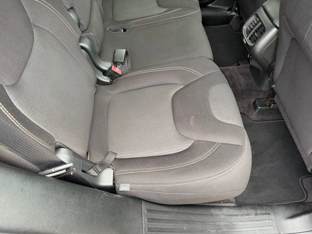 Used 2017 Jeep Cherokee Latitude w/ Trailer Tow Group image 19