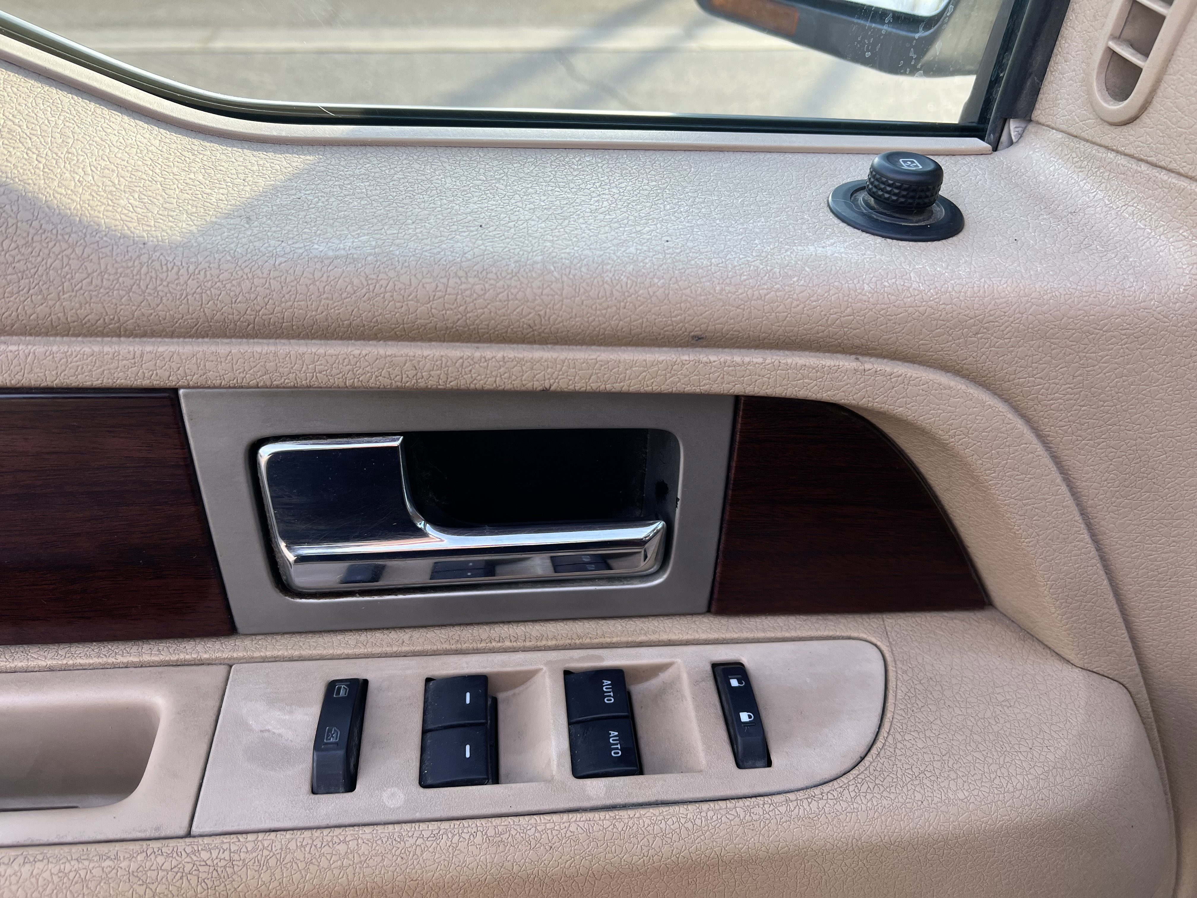 Used 2013 Ford F150 King Ranch w/ King Ranch Luxury Pkg image 16