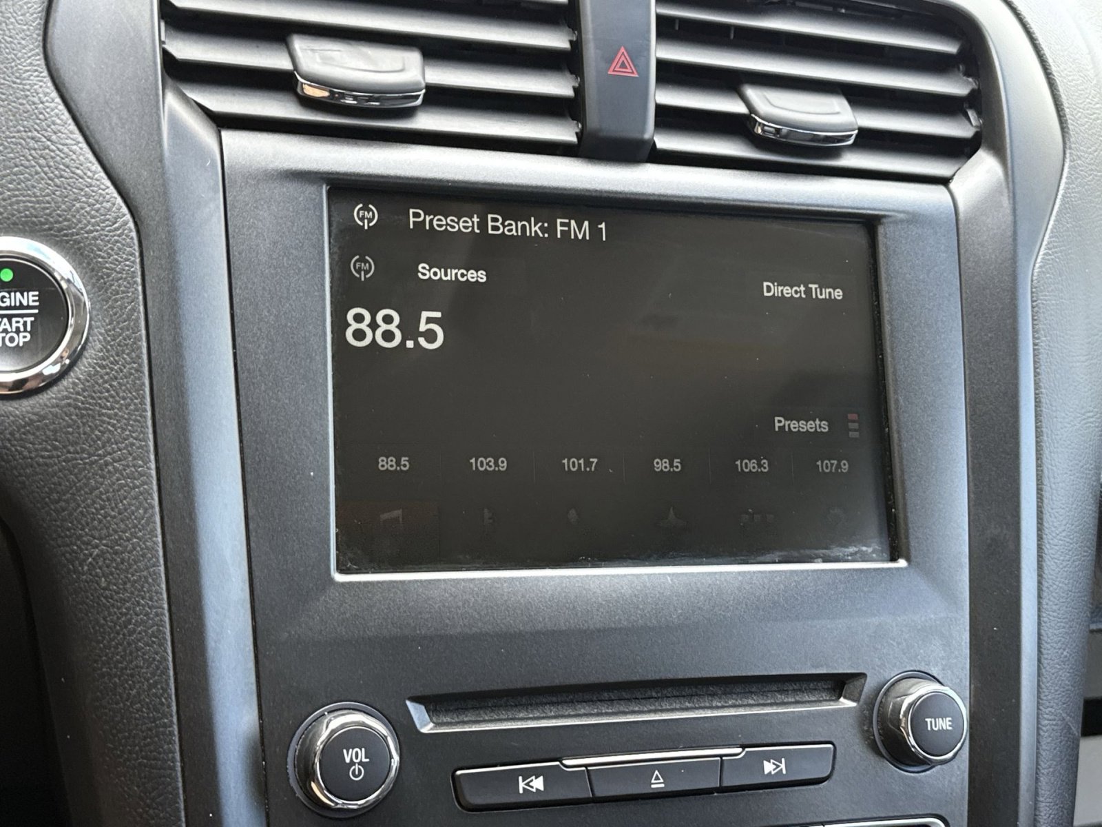 Used 2018 Ford Fusion SE w/ Equipment Group 601A image 18