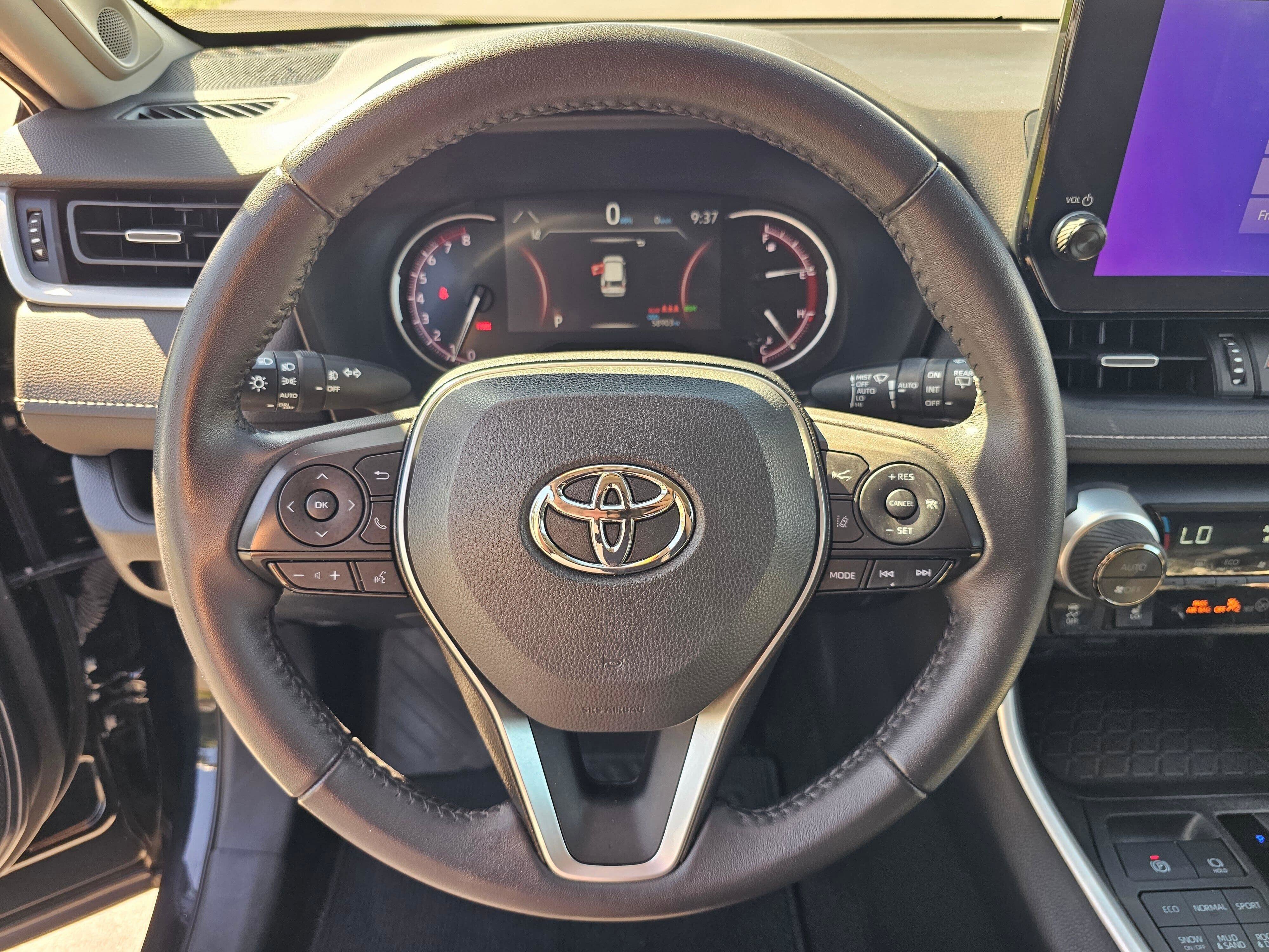Used 2023 Toyota RAV4 XLE Premium image 22