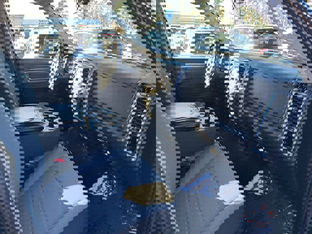 Used 2021 RAM 1500 Classic SLT image 18