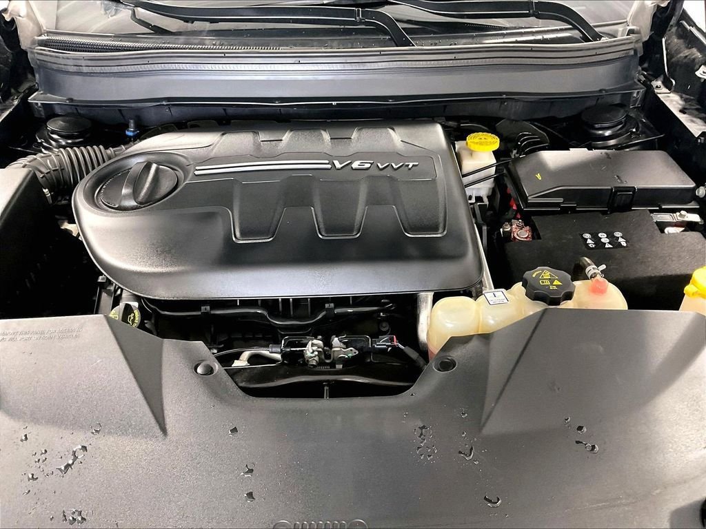 Used 2019 Jeep Cherokee Latitude Plus w/ Comfort/Convenience Group AWD/4WD image 28