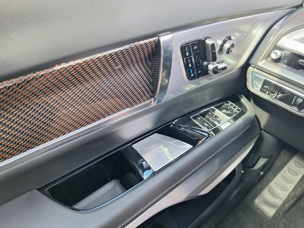 New 2027 Cadillac Vistiq Luxury w/ LPO, Floor Liner Package AWD/4WD image 15