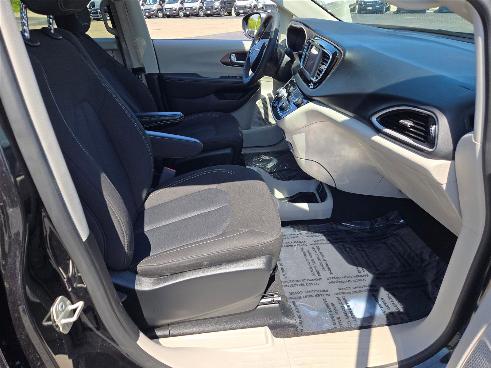 Certified 2023 Chrysler Voyager LX FWD image 8