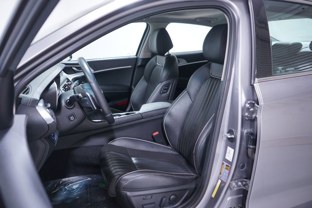 Used 2021 Genesis G70 3.3T image 7