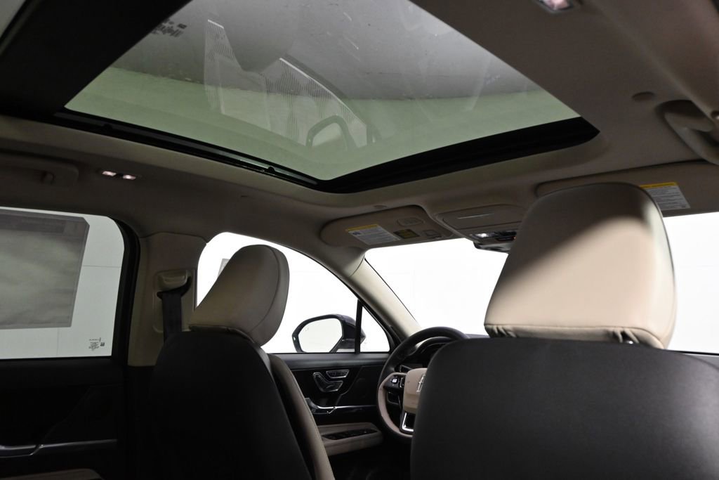 New 2026 Lincoln Corsair Premiere image 17