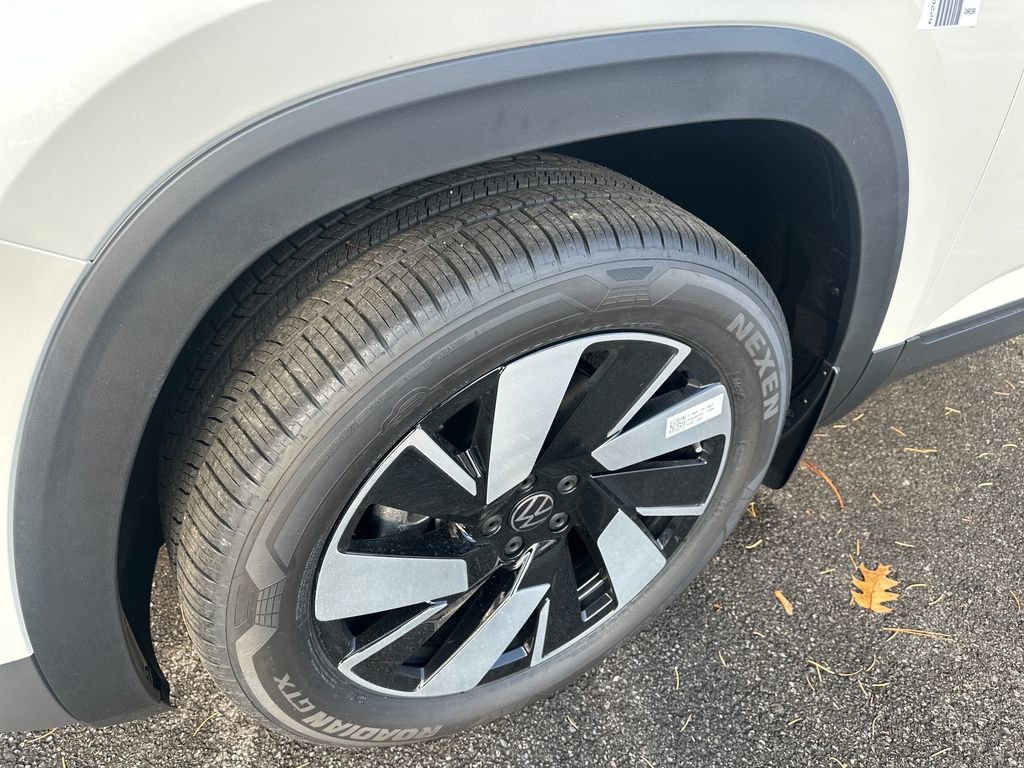 New 2026 Volkswagen Atlas Cross Sport SE image 2