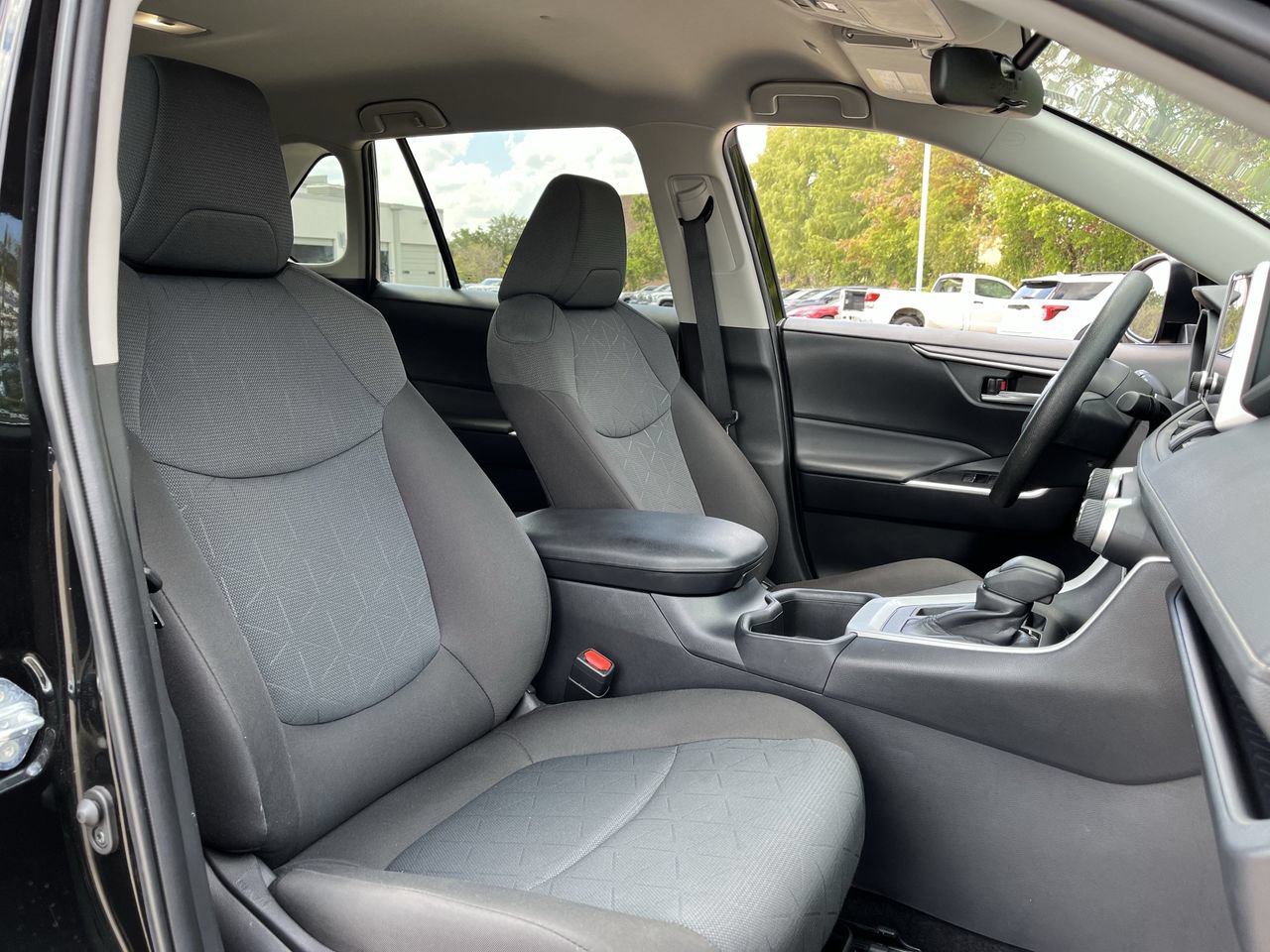 Used 2025 Toyota RAV4 XLE FWD image 25