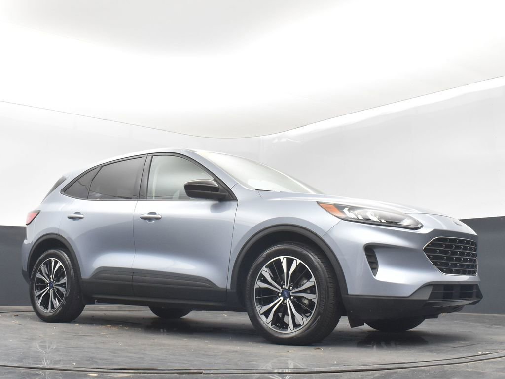 Used 2022 Ford Escape SE w/ SE Sport Appearance Package image 17