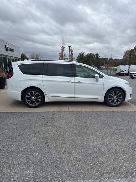 Certified 2018 Chrysler Pacifica Limited w/ Advanced Safetytec Group image 8