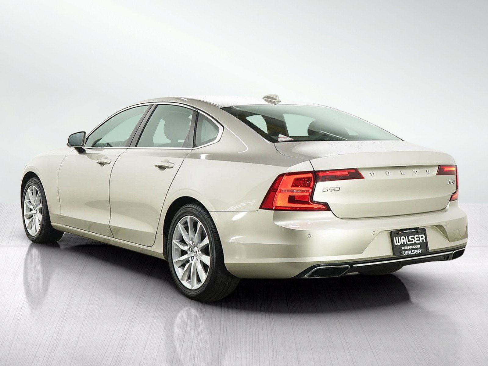 Used 2017 Volvo S90 T6 Momentum w/ Vision Package AWD/4WD image 3