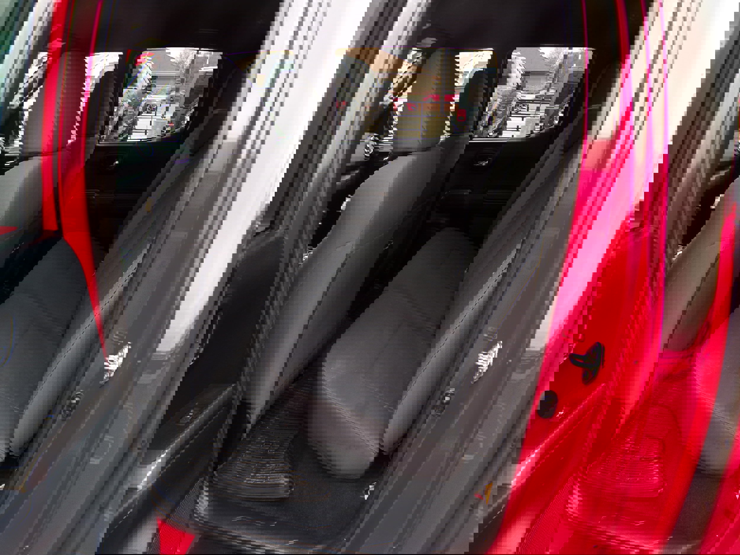 Used 2017 Toyota Tacoma SR image 5