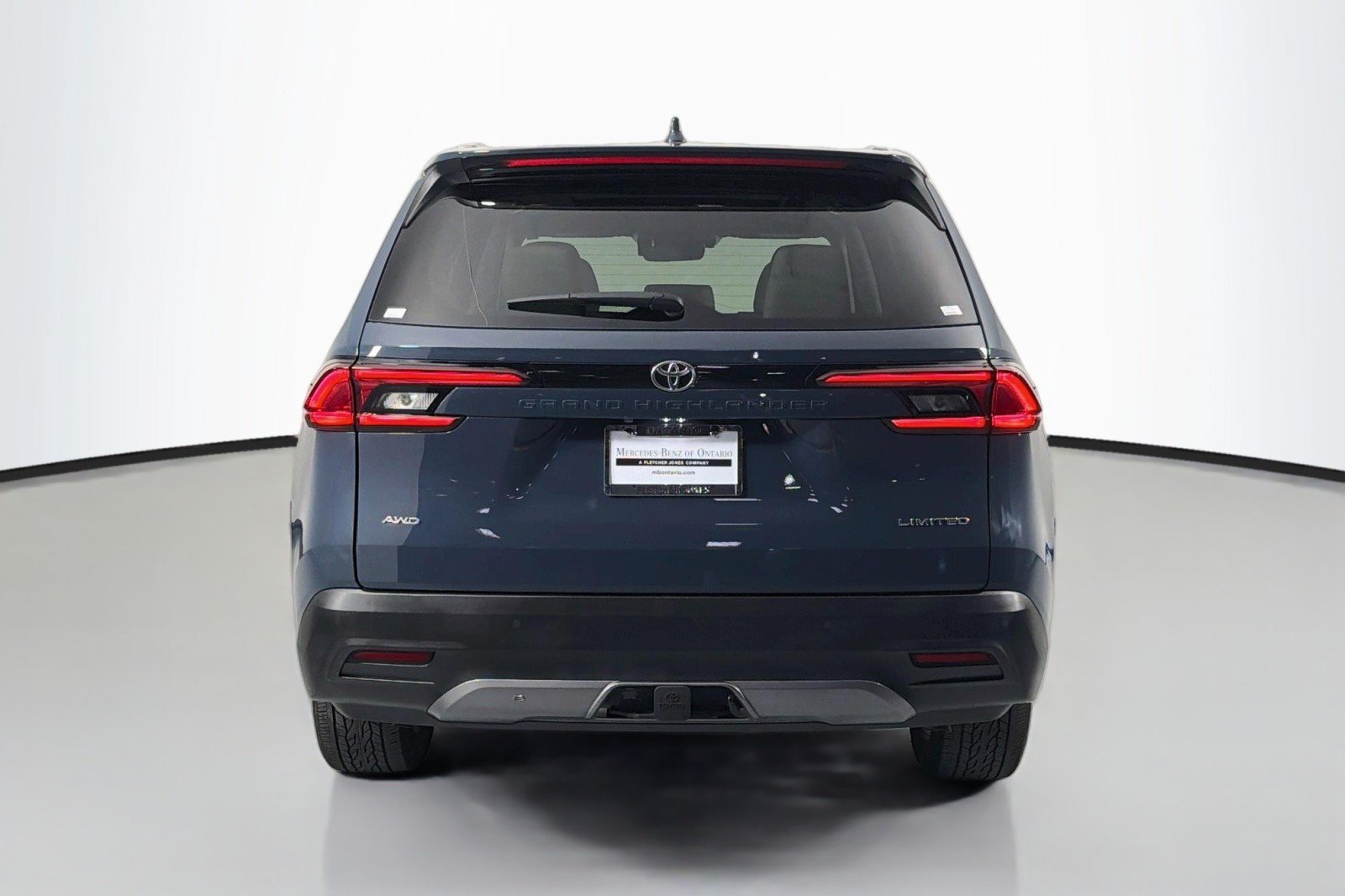 Used 2025 Toyota Grand Highlander AWD image 4