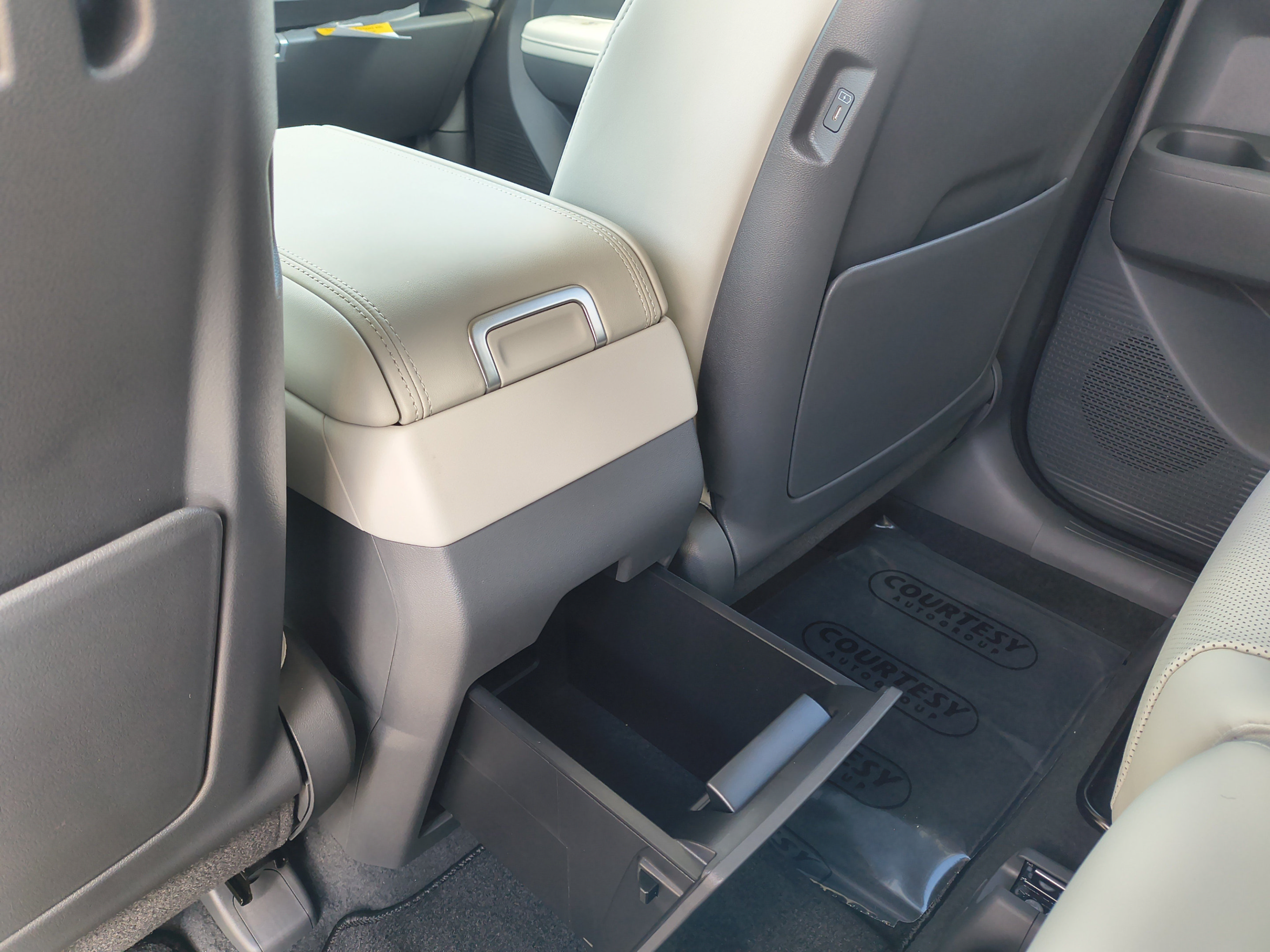 New 2027 Hyundai Santa Fe SEL w/ Tow & Go Package FWD image 16