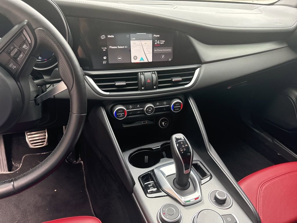Used 2024 Alfa Romeo Giulia Veloce AWD/4WD image 13