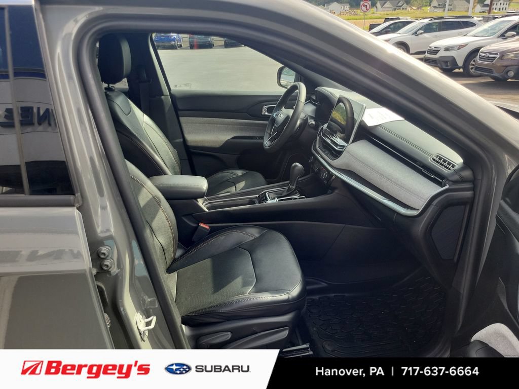 Used 2023 Jeep Compass Latitude w/ Sun and Sound Group AWD/4WD image 11