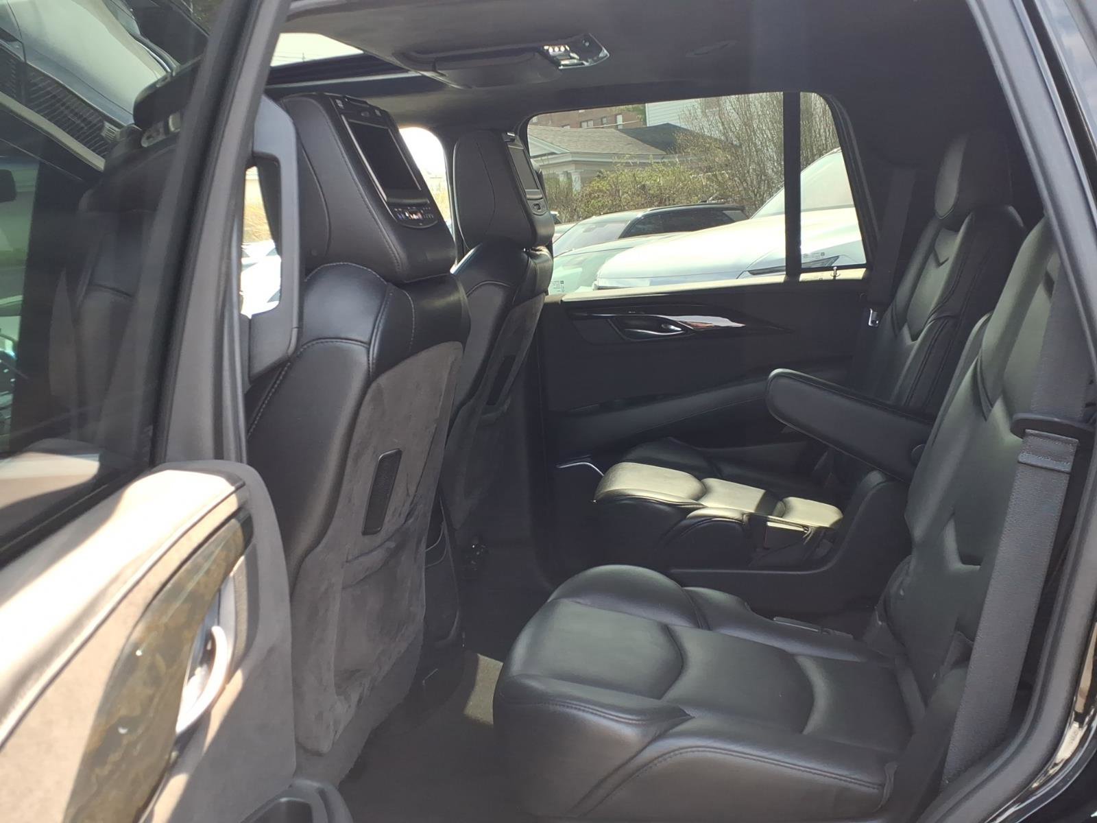 Used 2018 Cadillac Escalade Platinum image 15