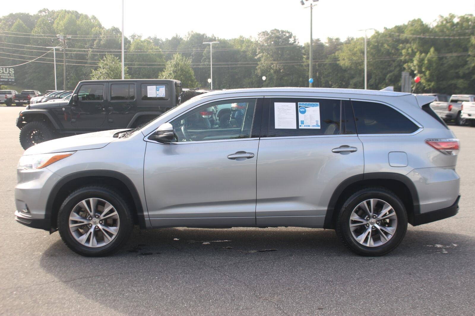Used 2015 Toyota Highlander XLE FWD image 3