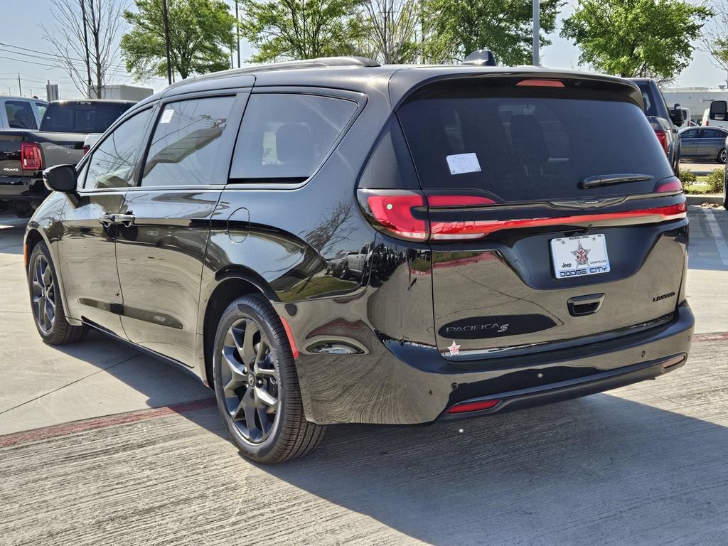 New 2026 Chrysler Pacifica Limited w/ Uconnect Theater Family Group FWD image 3