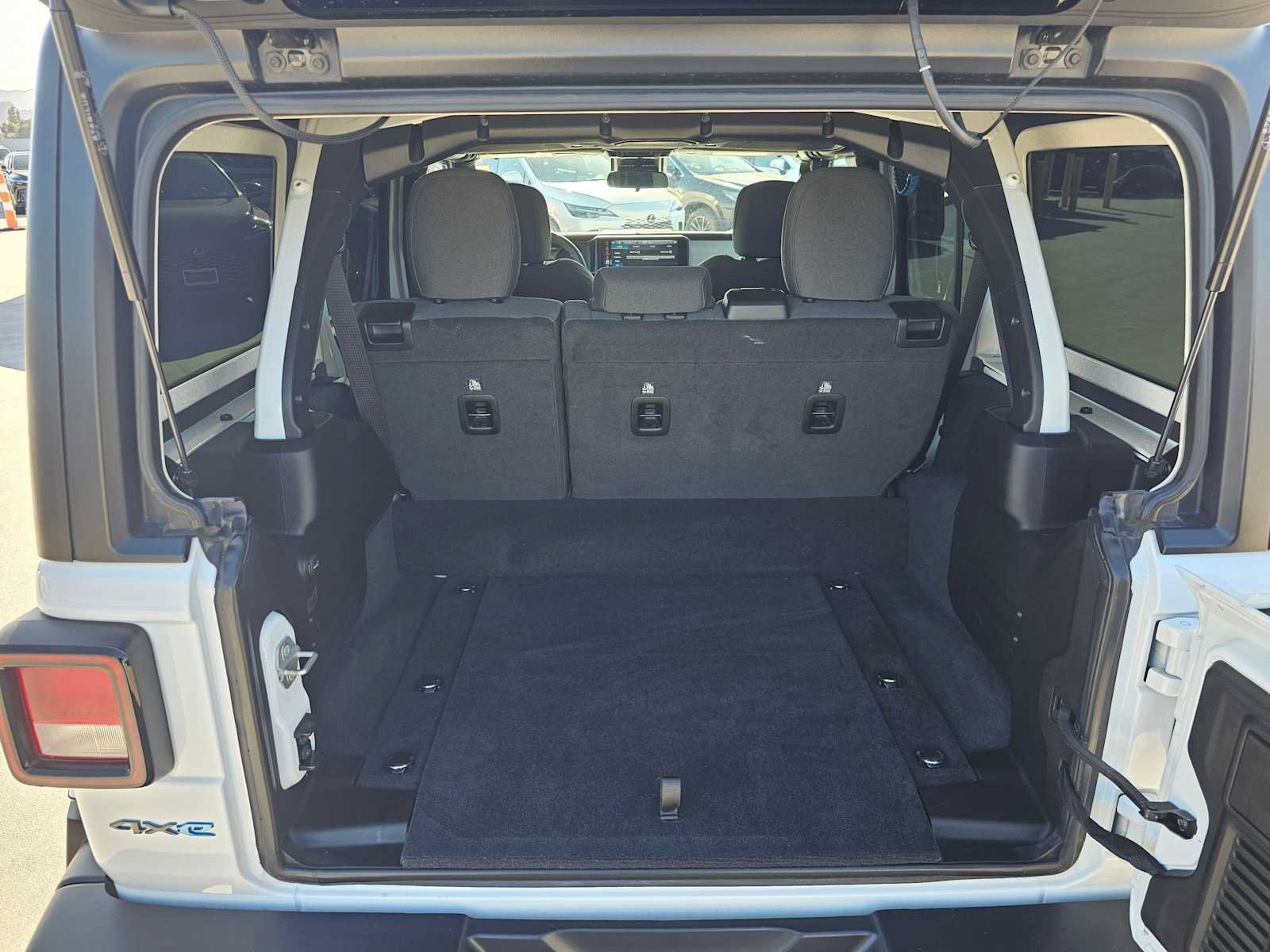 Used 2024 Jeep Wrangler Unlimited w/ Convenience Group AWD/4WD image 14
