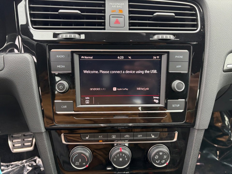 Used 2019 Volkswagen GTI SE FWD image 17