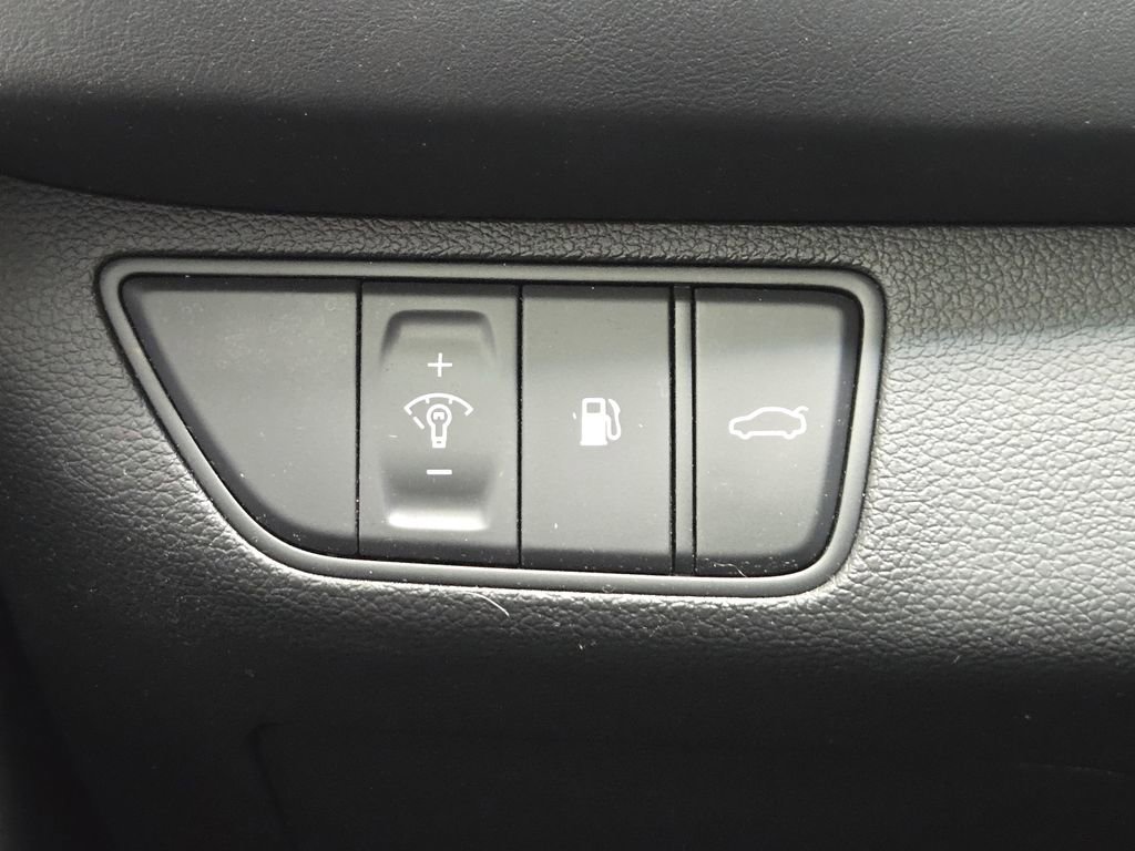 Used 2022 Genesis G70 3.3T RWD image 17