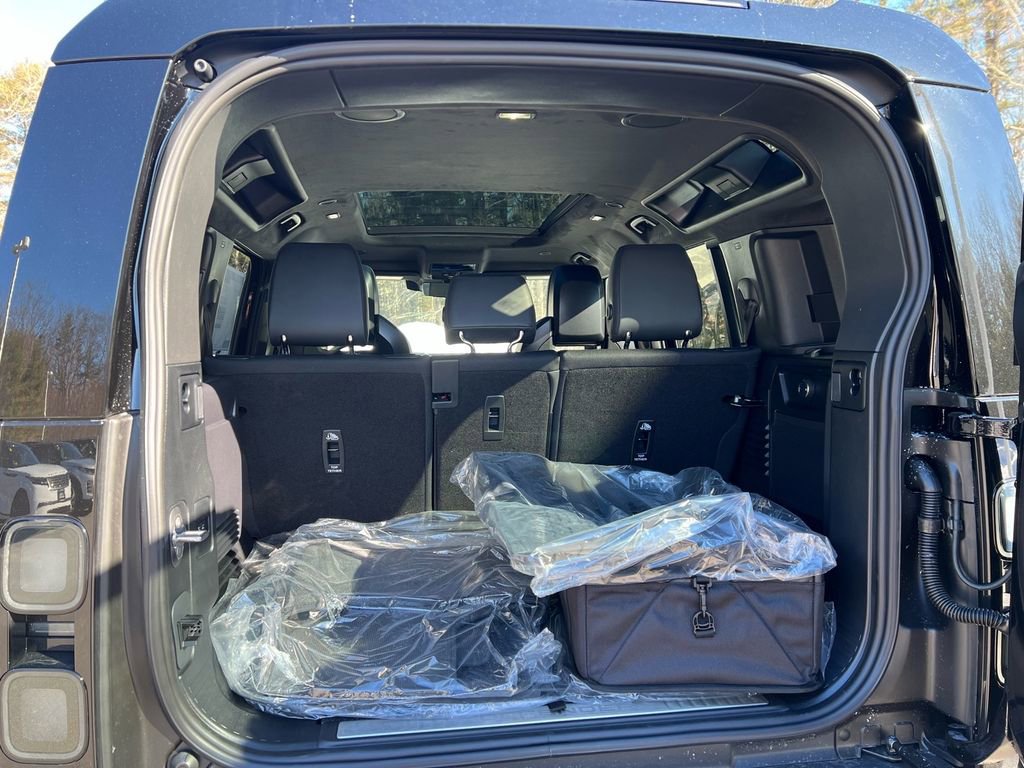 New 2026 Land Rover Defender 110 OCTA image 26