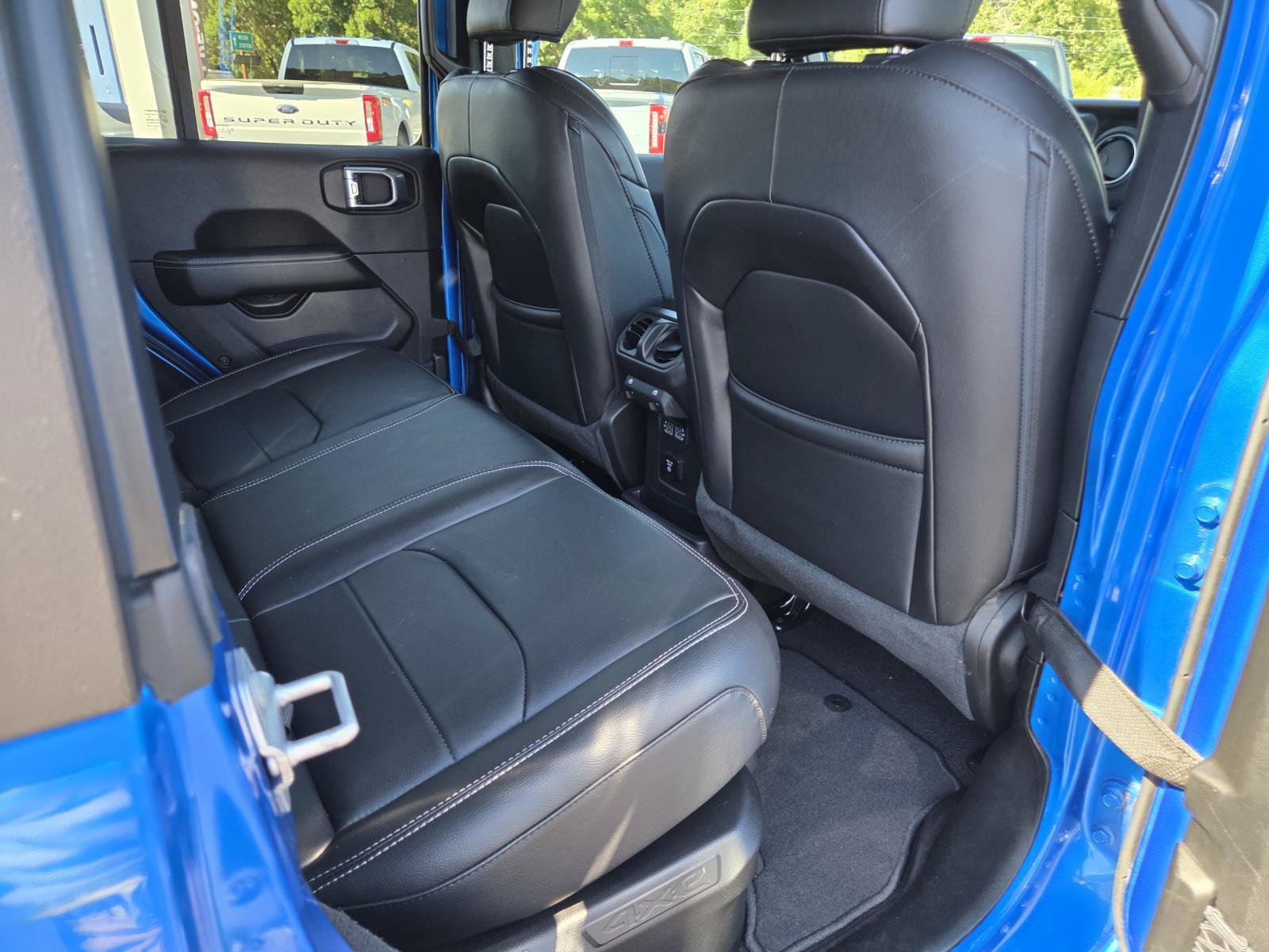 Used 2023 Jeep Wrangler Unlimited Sahara AWD/4WD image 19