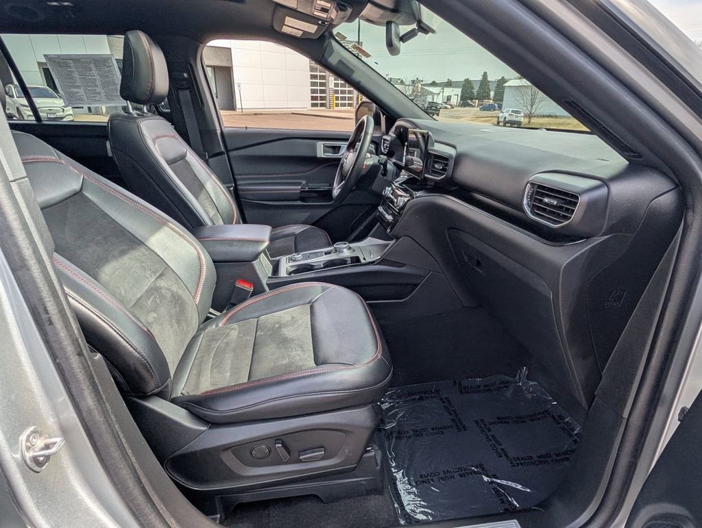 Certified 2023 Ford Explorer ST-Line w/ Class IV Trailer Tow Package image 19