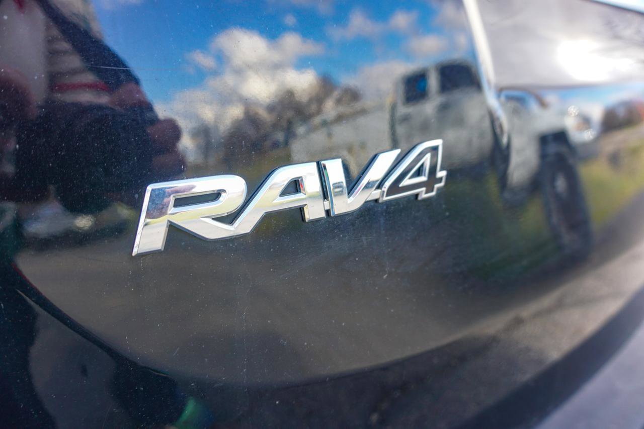 Used 2015 Toyota RAV4 LE image 31