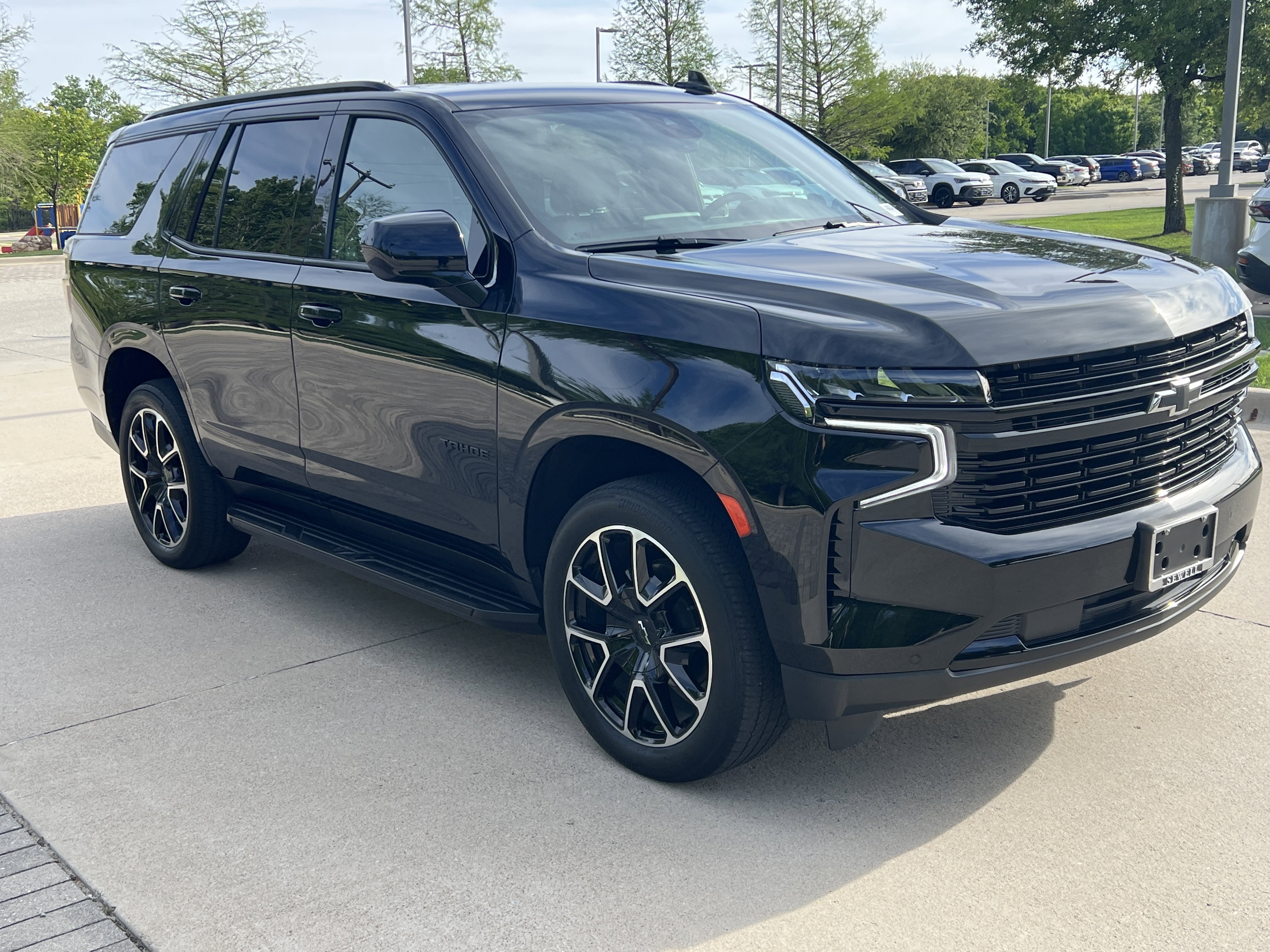 Used 2023 Chevrolet Tahoe RST RWD image 2