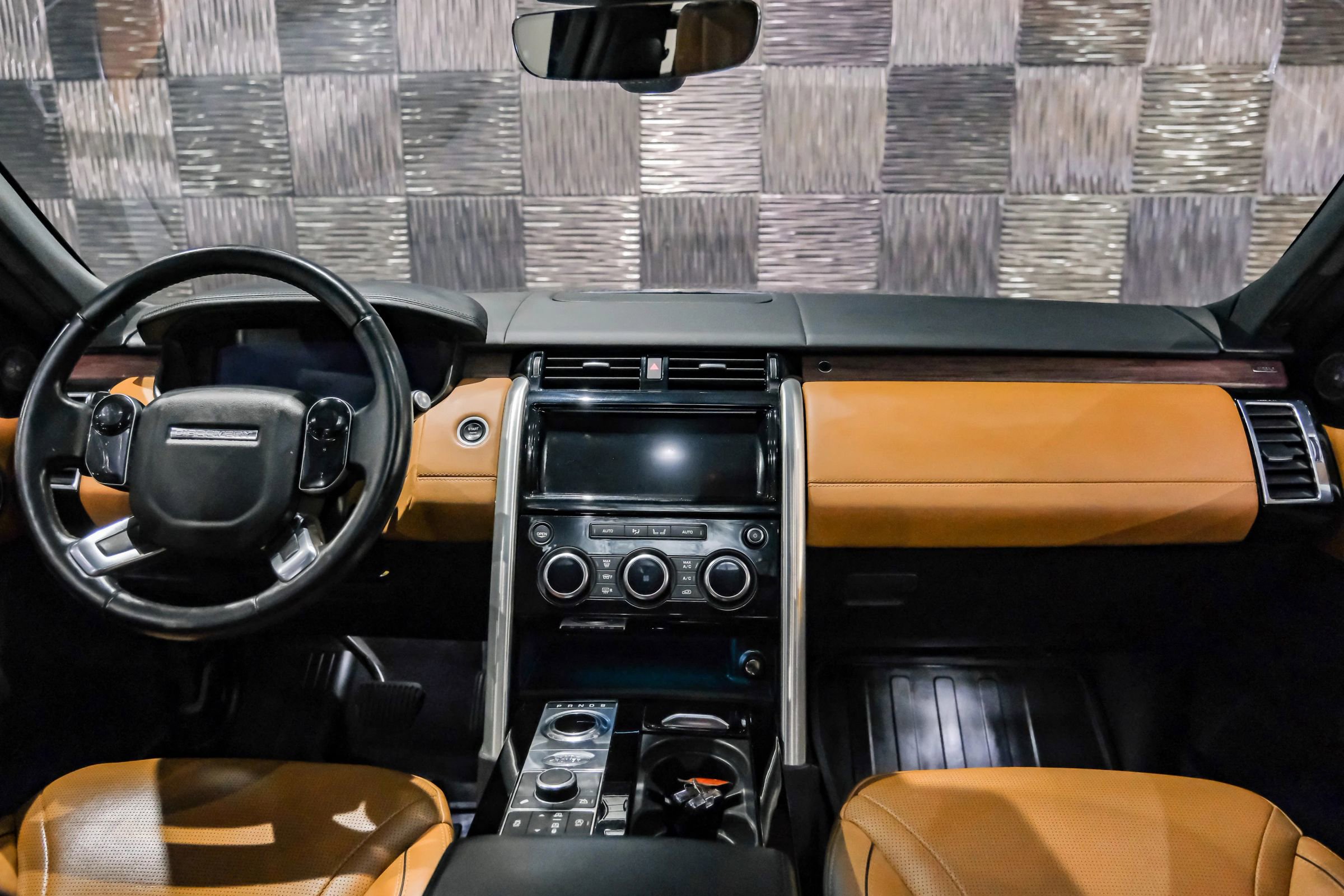Used 2019 Land Rover Discovery HSE Luxury image 12