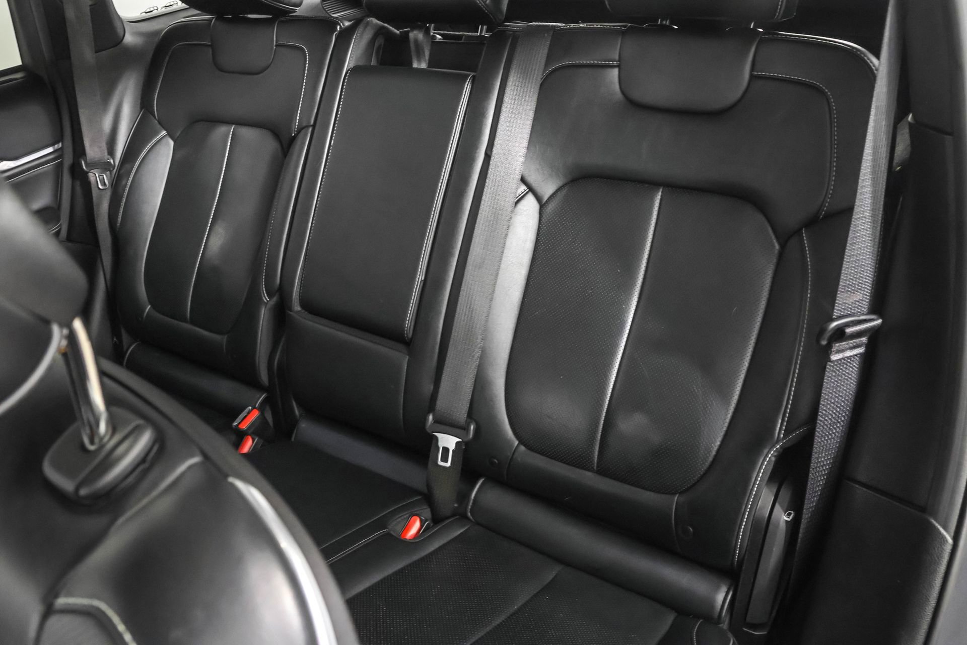 Used 2022 Jeep Grand Cherokee Overland w/ Luxury Tech Group IV image 39