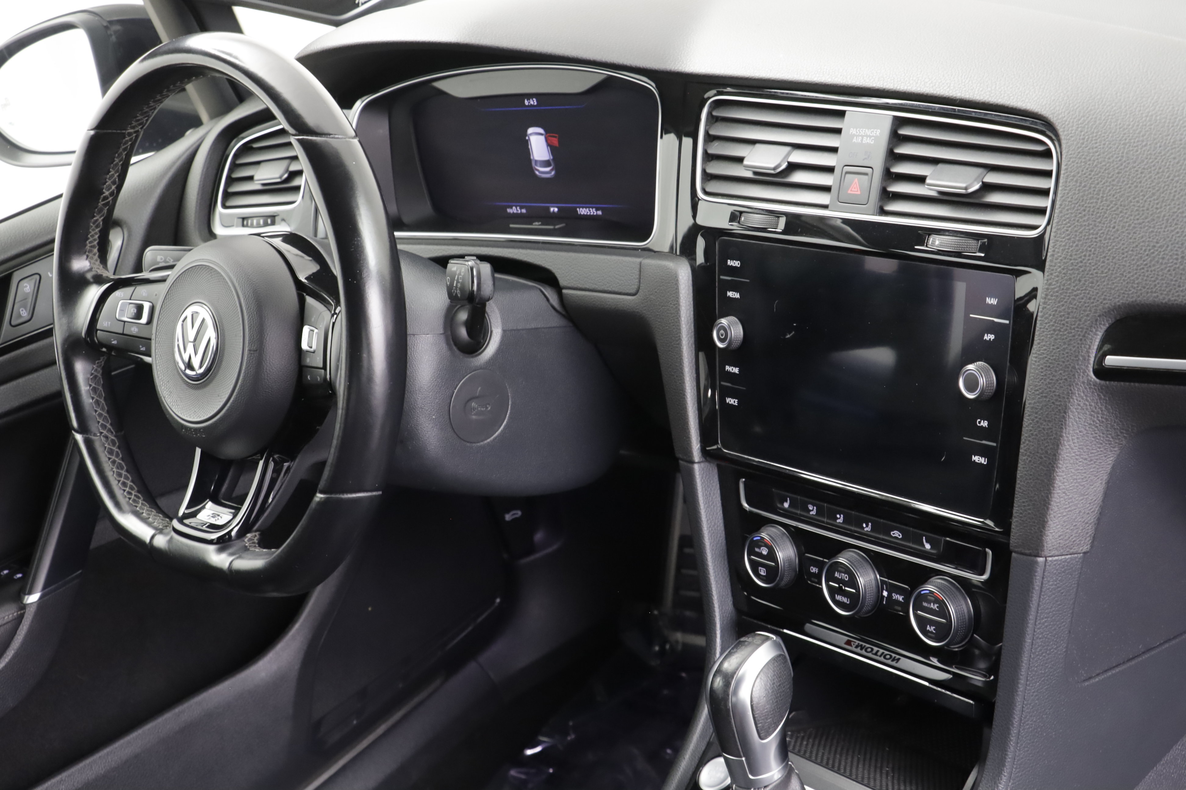 Used 2019 Volkswagen Golf R 4-Door AWD/4WD image 22