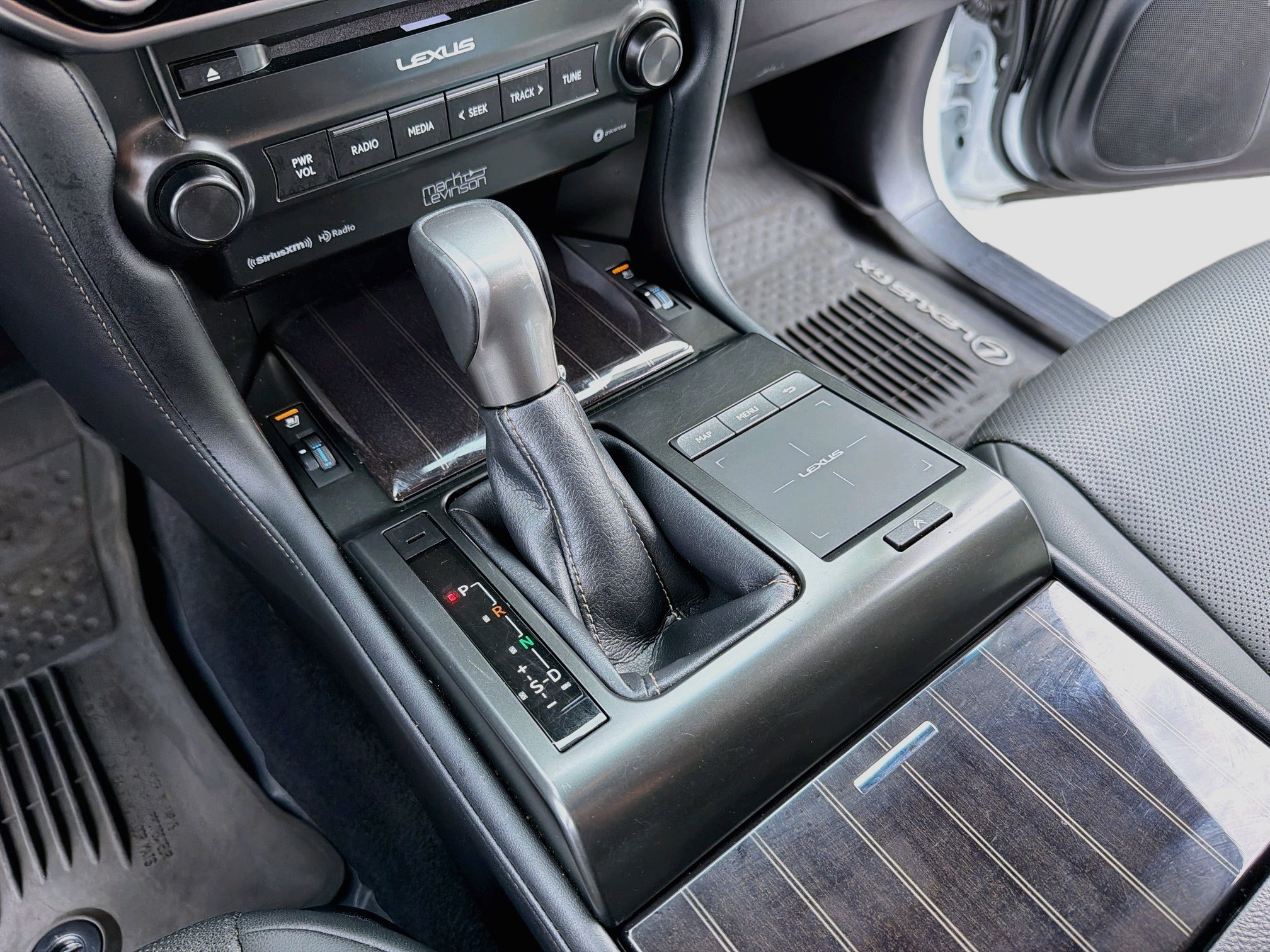 Used 2022 Lexus GX 460 Premium w/ Accessory Package AWD/4WD image 19