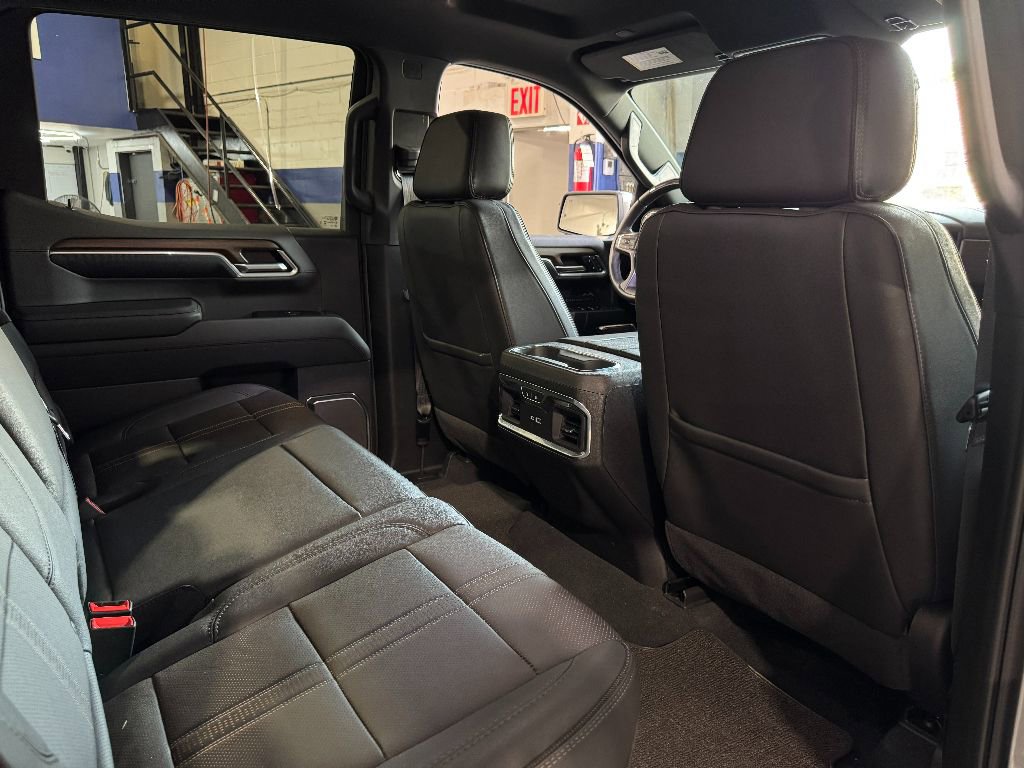 Used 2024 Chevrolet Silverado 1500 High Country w/ Technology Package image 27
