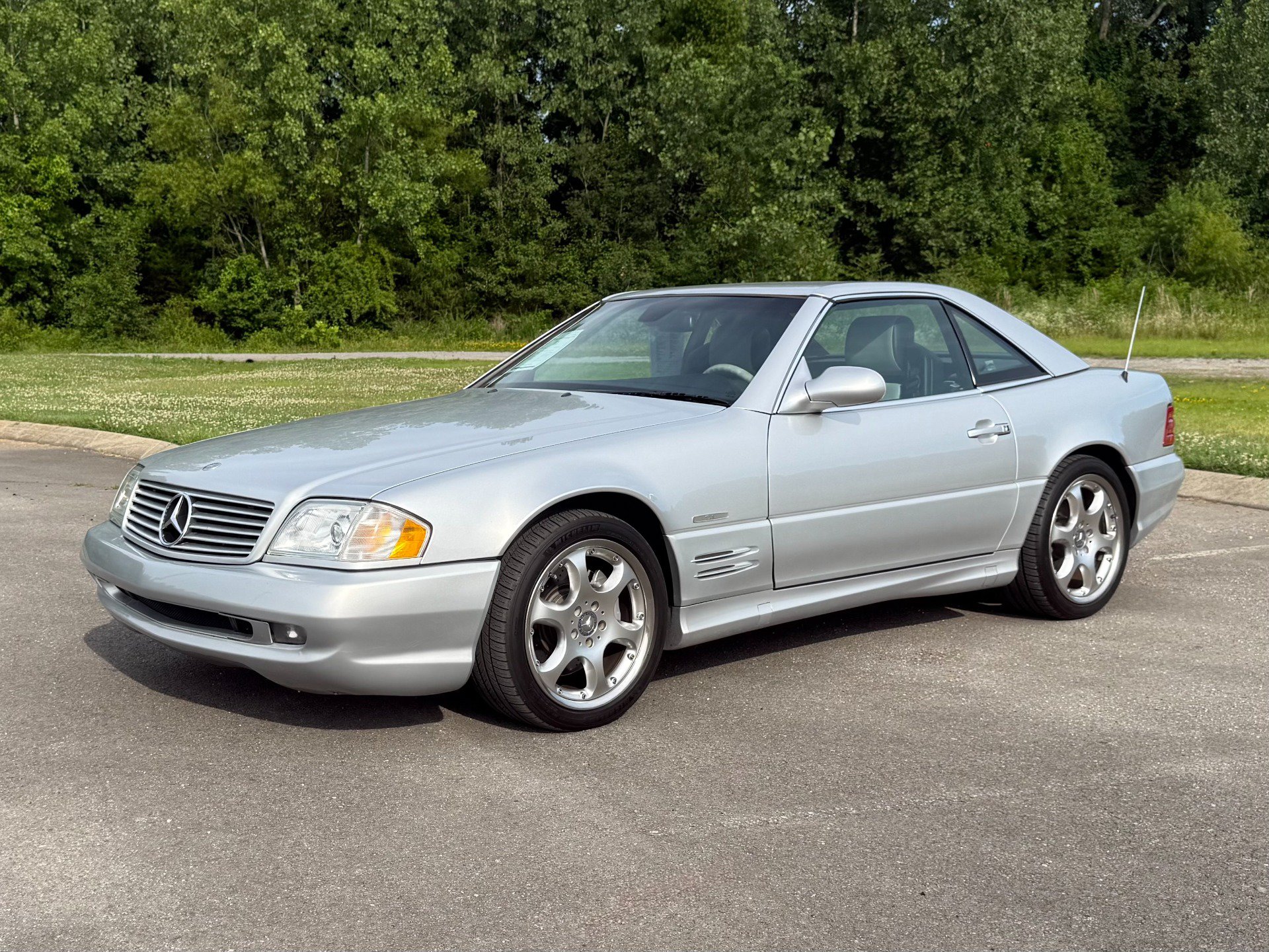 Used 2002 Mercedes-Benz SL 500 image 2