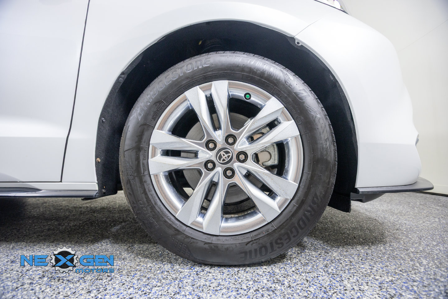 Used 2024 Toyota Sienna Limited AWD/4WD image 44