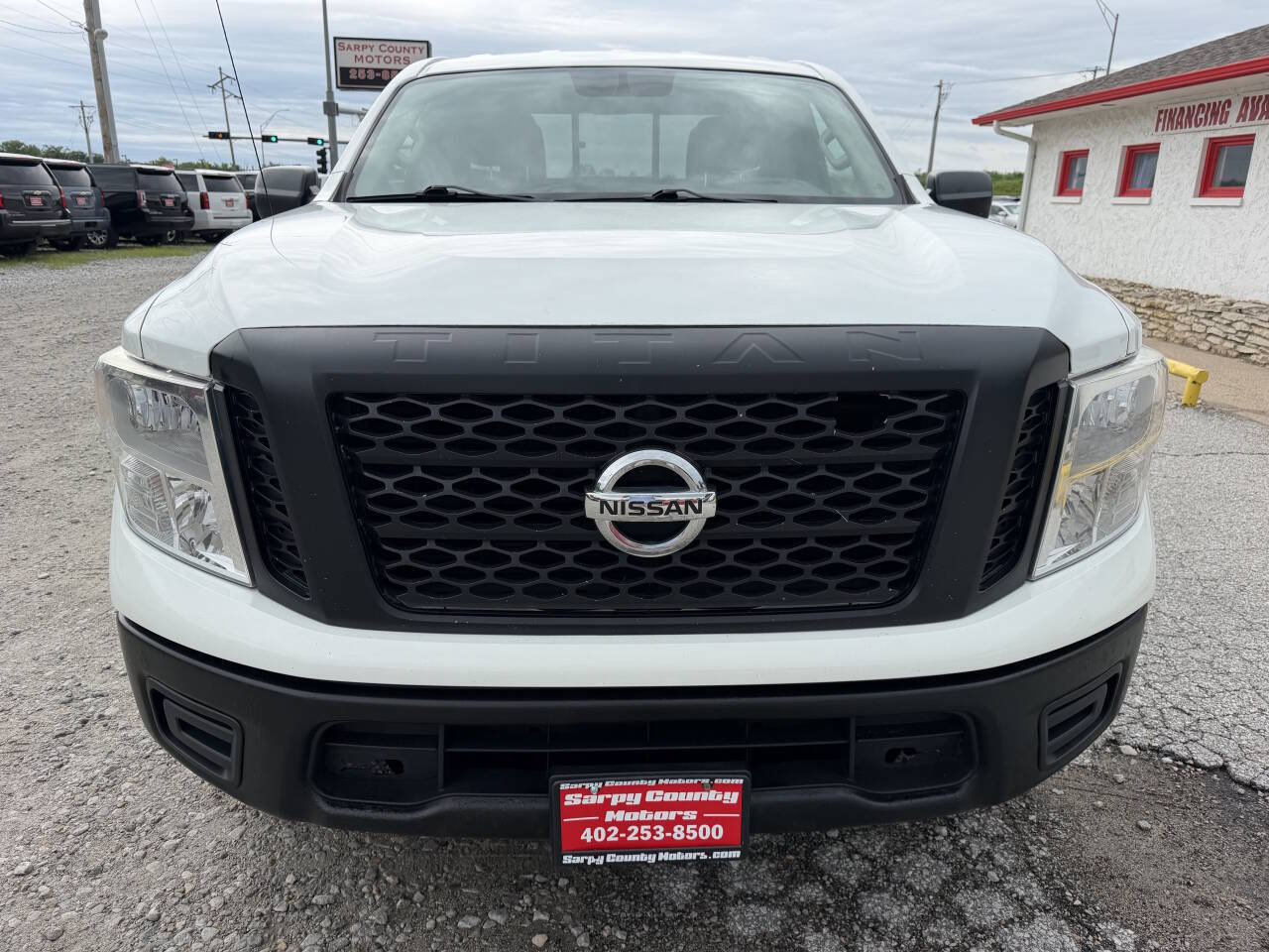 Used 2017 Nissan Titan S AWD/4WD image 8