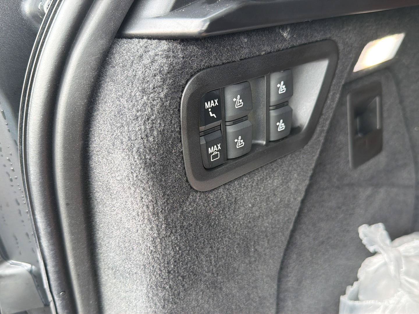 Used 2026 BMW X7 xDrive40i AWD/4WD image 37