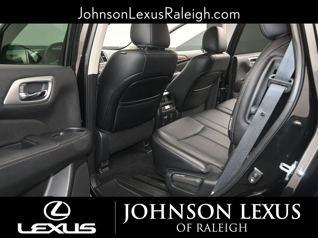 Used 2020 Nissan Pathfinder Platinum image 12
