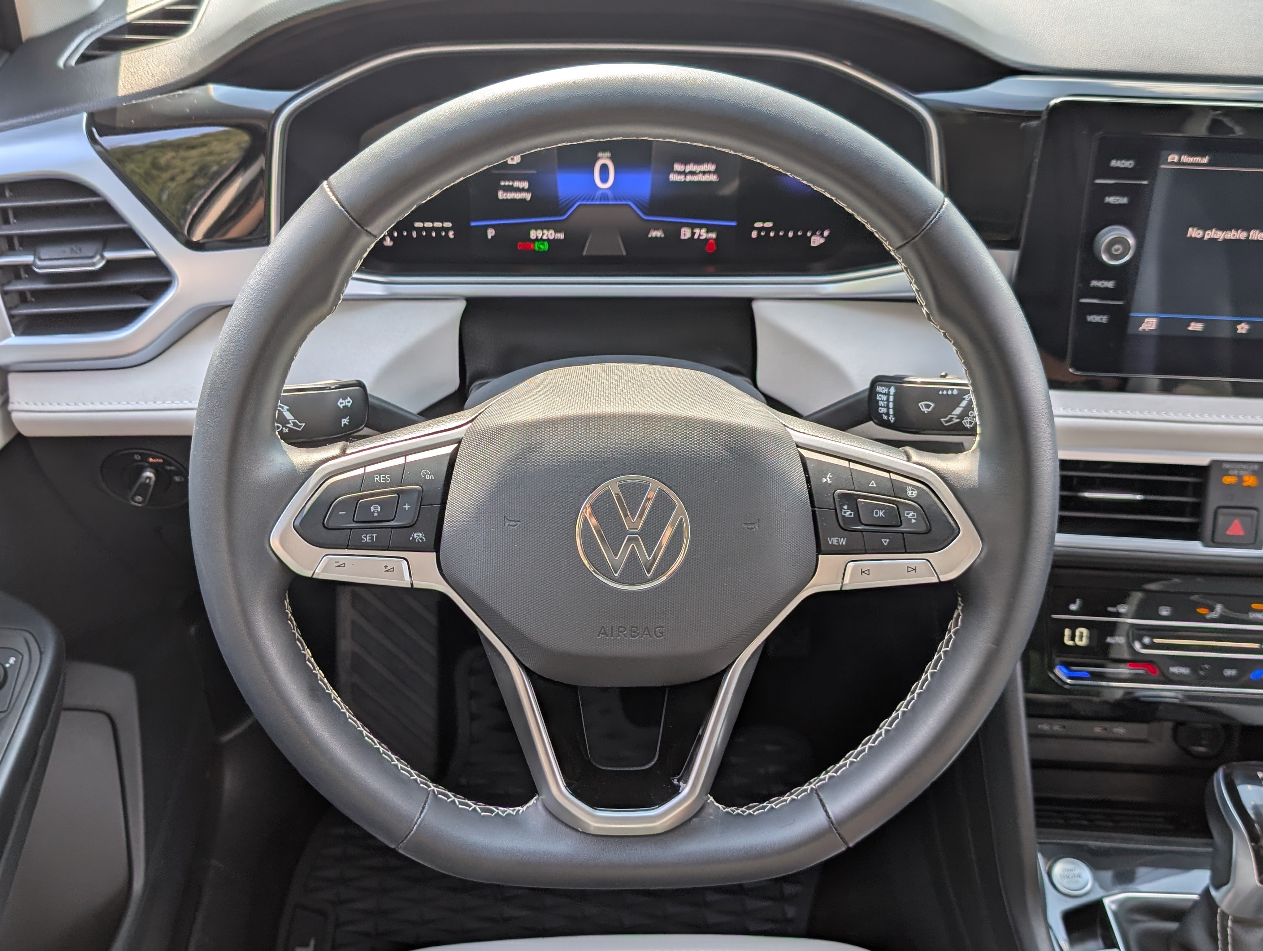Used 2025 Volkswagen Taos SE AWD/4WD image 23