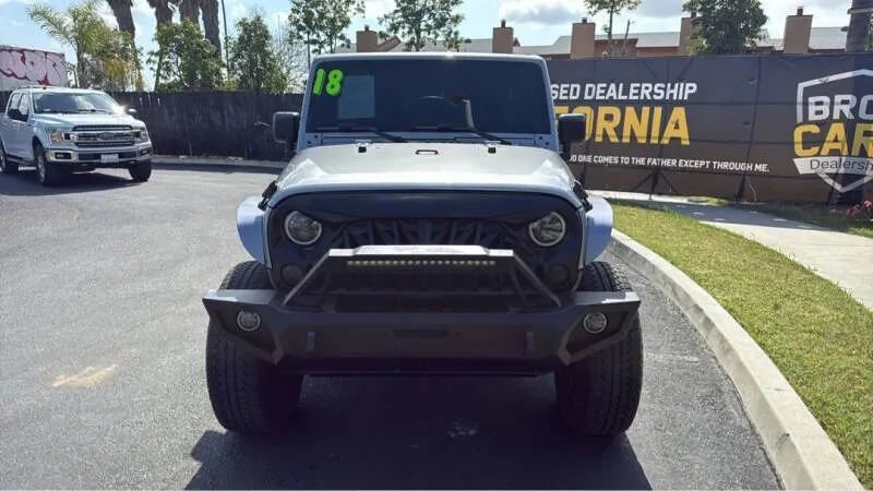 Used 2018 Jeep Wrangler Unlimited Sahara w/ Connectivity Group image 2